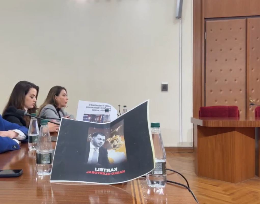 Vokshi  Përjashtimet e deputetëve  vendim politik i Byrosë  SPAK ka 2 muaj që kërkon mbledhjen për Ballukun  ju mbroni hajdutë   