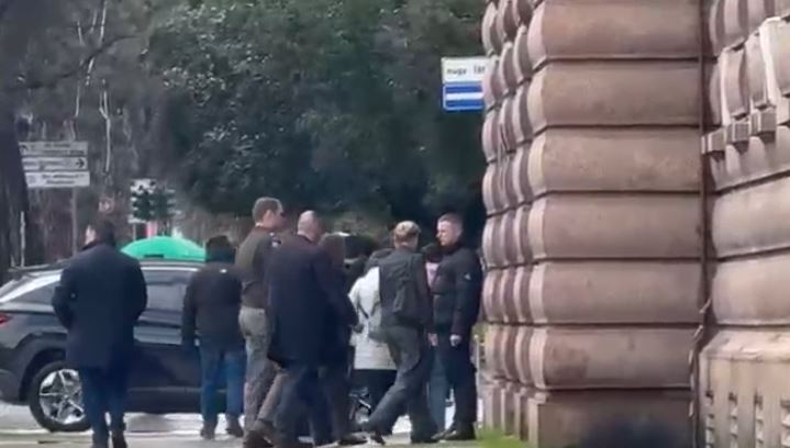 pasi-ps-propozoi-ndryshimin-e-nenit-242-e-ngarkuara-me-pune-e-shba-ne-kryesine-e-kuvendit-vanhorn-takim-me-peleshin-video