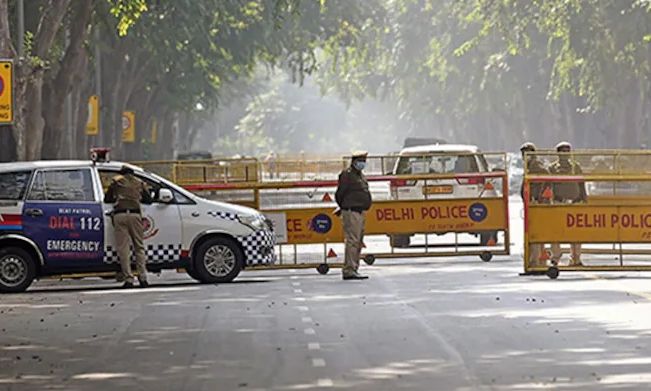 16e01c53 Hpj9a9hkdelhi Police Generic Delhi Traffic Police Naka625x30031december22