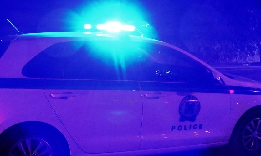 Panik në Patra  Burri i dehur sulmon me thikë klientët e një lokali