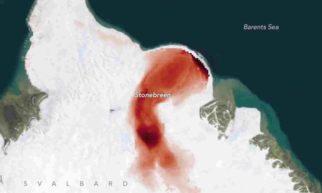 Shkencëtarët e NASA s zbulojnë një  zemër të kuqe  në mes të akullnajës në Norvegji