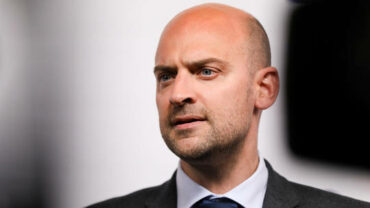 6980853f2030270f6c592c4b