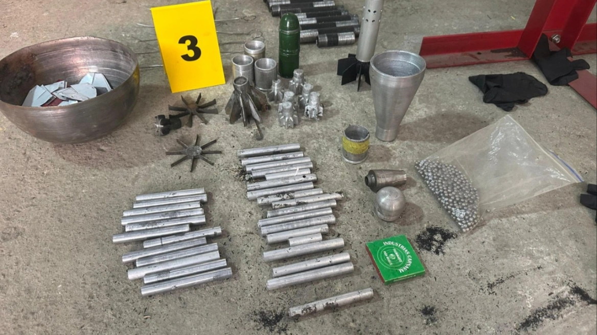 Autoritetet kolumbiane bastisin me eksplozivë një vendstrehim të rebelëve të ELN përpara zgjedhjeve