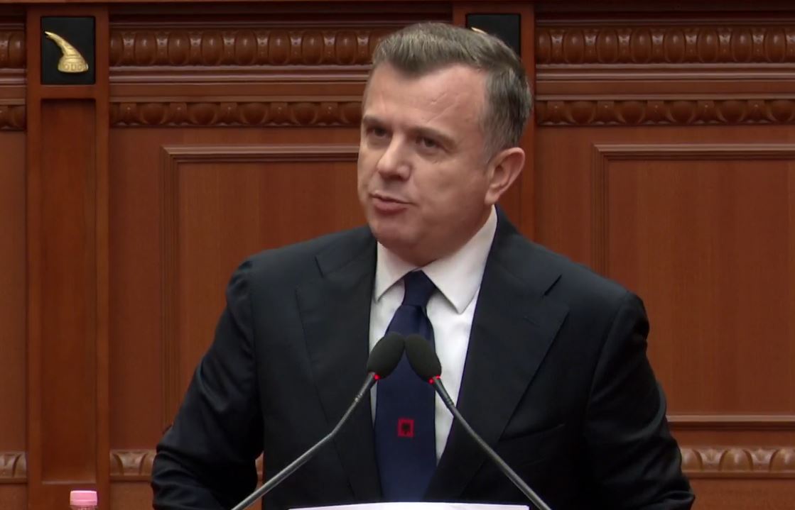 Arrestimi i vëllait të deputetes së PD së për drogë në Itali  Balla ironizon opozitën  Narkosin e keni brenda shtëpisë suaj 