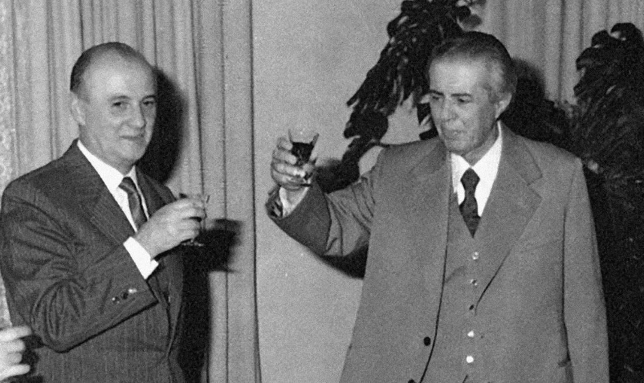  Deputet më kishte zgjedhur Enveri se isha mjek i tij  edhe Ramizin e kuroja  por pas shkrimit te  Zëri Popullit   kur e pyetë   