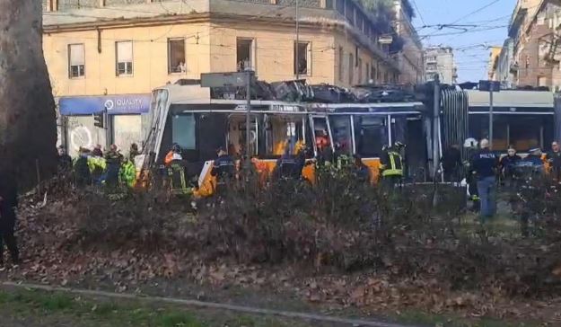  Po i rridhte gjak nga koka   Dëshmi tronditëse nga aksidenti në Milano  pasagjeri  Mendova se ishte tërmet 