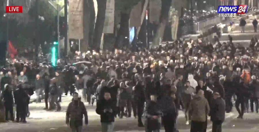 30 minuta  asnjë incident  Kryeministria  Drejtoria e Policisë dhe në fund  Ja itinerari që do të ndjekin protestuesit
