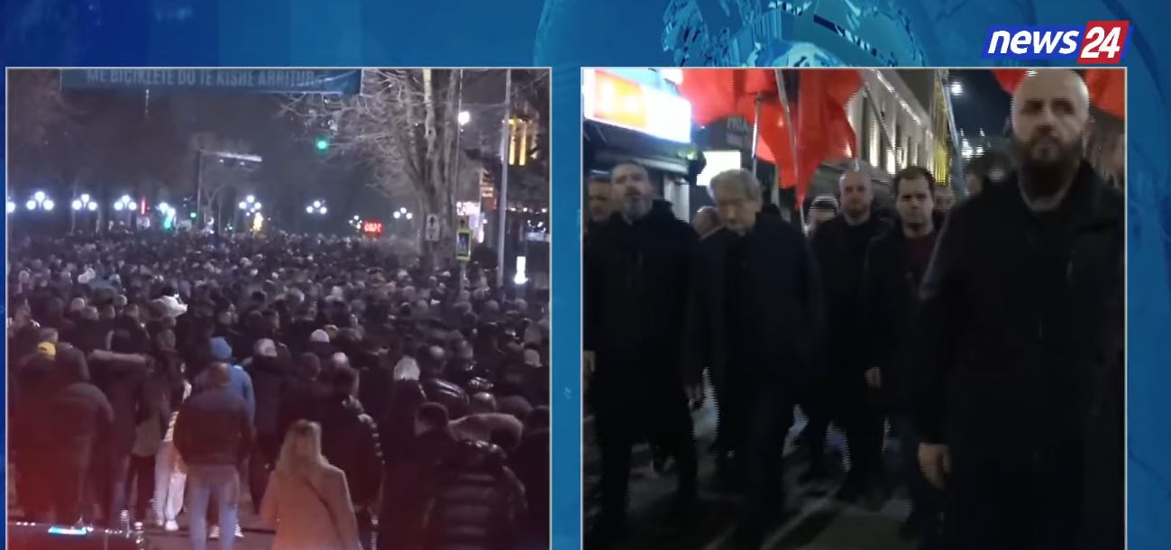 Vijon marshimi i PD  Pas Drejtorisë së Policisë  protestuesit drejt Parlamentit