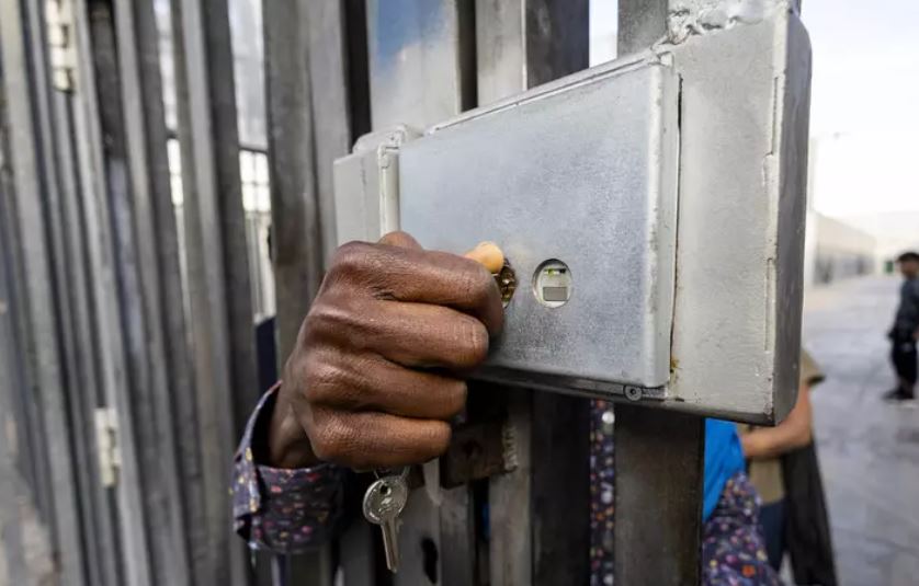 Kampi i Gjadrit  Human Rights Watch kritikon Italinë për politikat e imigracionit dhe masat e sigurisë  Model represiv 