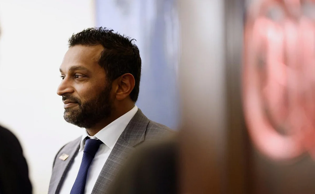 Drejtori i FBI së shkarkon gati 10 agjentë të përfshirë në hetimin e Trumpit