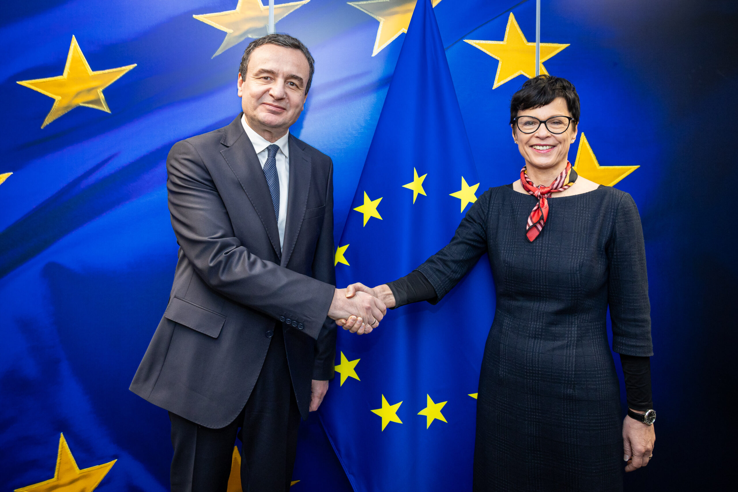 Komisionerja Evropiane për Zgjerimin  Marta Kos  uron kryeministrin Kurti