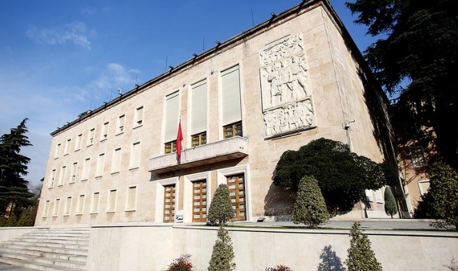 Nga pagat e mësuesve dhe policisë te regjistri për lojërat e fatit  Zbardhen vendimet e Këshillit të Ministrave