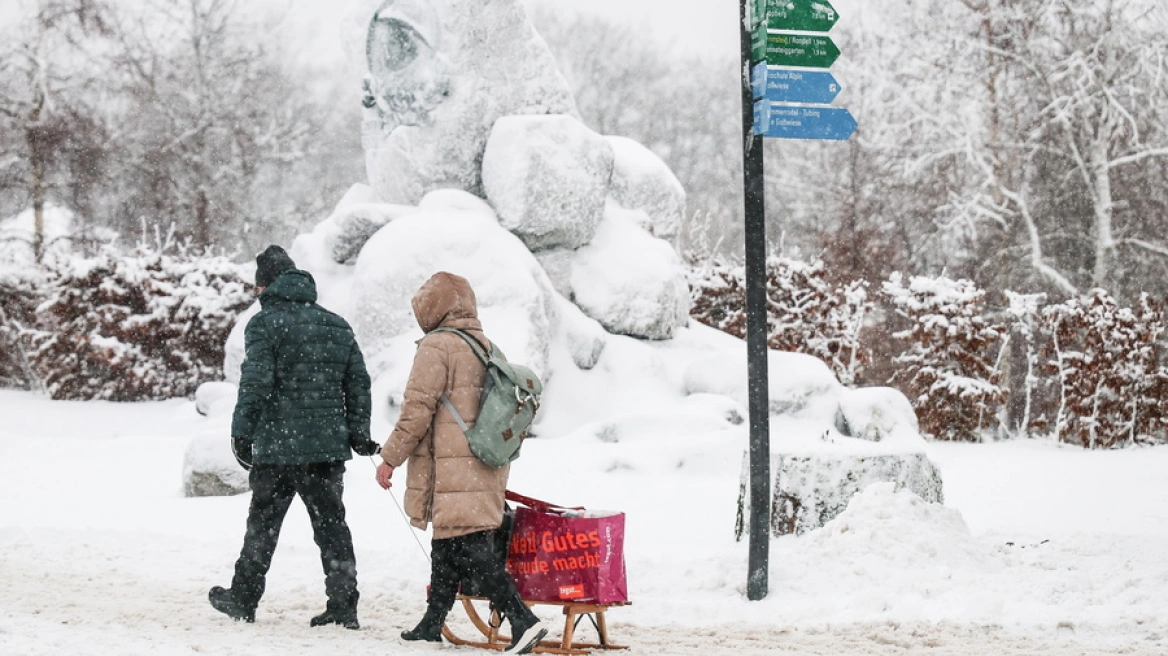 Moti i keq vazhdon në Gjermani  Aeroporti i Berlinit mbyllet për shkak të ngricave