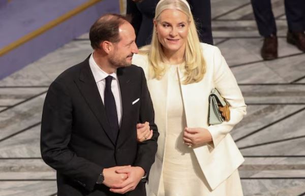 Norvegji  skandali  Epstein  mbërrin dhe në pallatin mbretëror  kryeministri kritika princeshës se mbajti kontakte të afërta m   