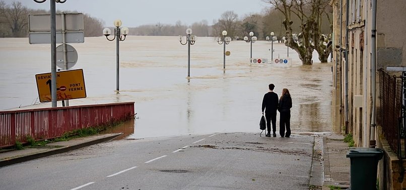 permbytjet-perfshijne-francen-4-departamente-ne-alarm-te-kuq