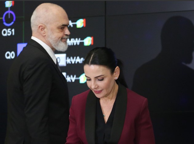 SPAK kërkon ta arrestojë për abuzime miliona euro  Rama shkarkon Belinda Ballukun nga posti i zv kryeministres dhe ministres     