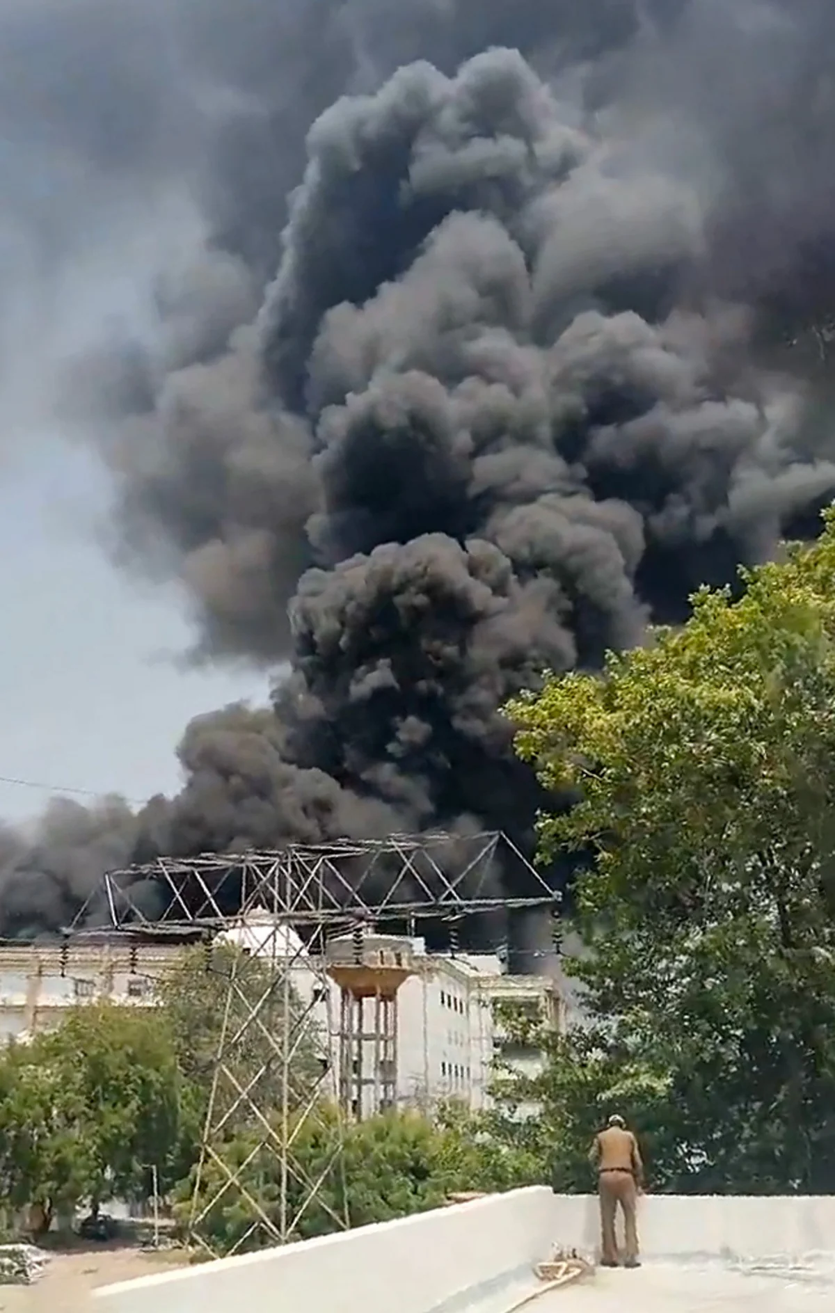 Rrëzohet një aeroplan ushtarak në Iran  disa të vdekur dhe të plagosur