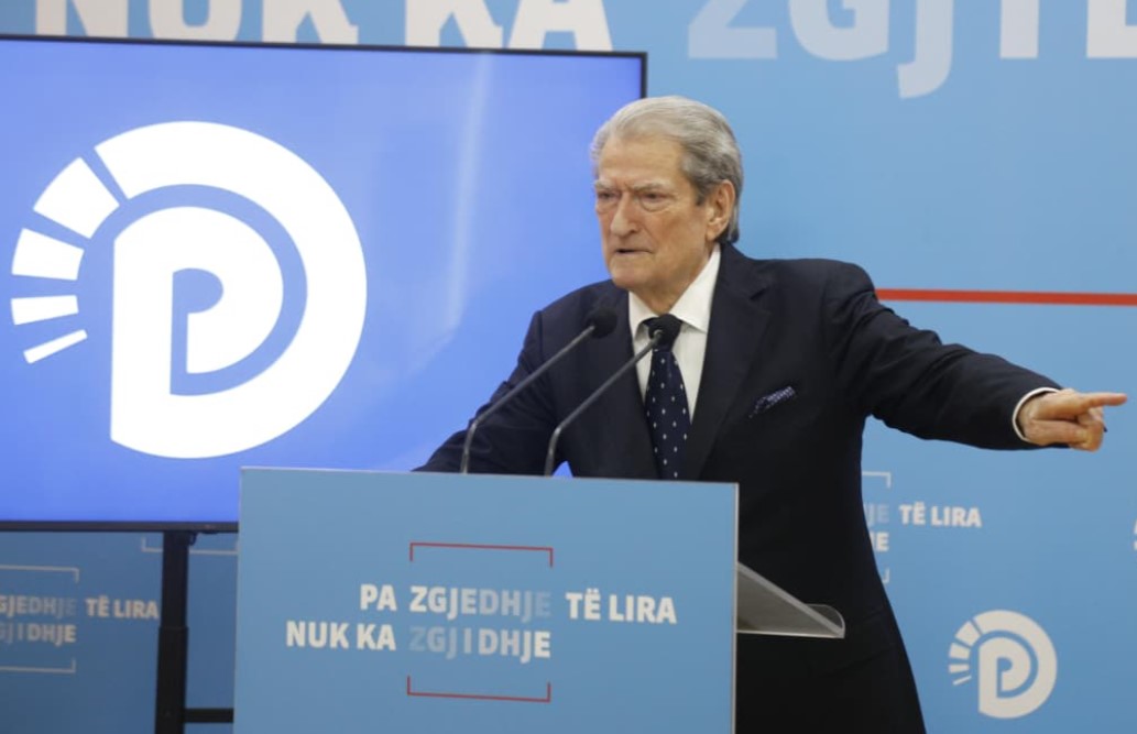 “Protestuesit u qëlluan me snajper”, Berisha lexon emrat e të plagosurve: Rama donte gjak, për të shpëtuar Lubinë dhe plaçkën që ka vjedhur!