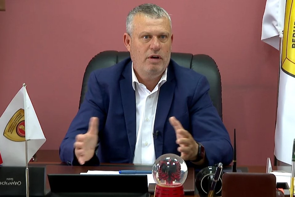 Prefekti Shkëlqim Hajdari feston mbijetesën e Tiranës në Superiore  Gëzim i madh për të gjithë qytetarët