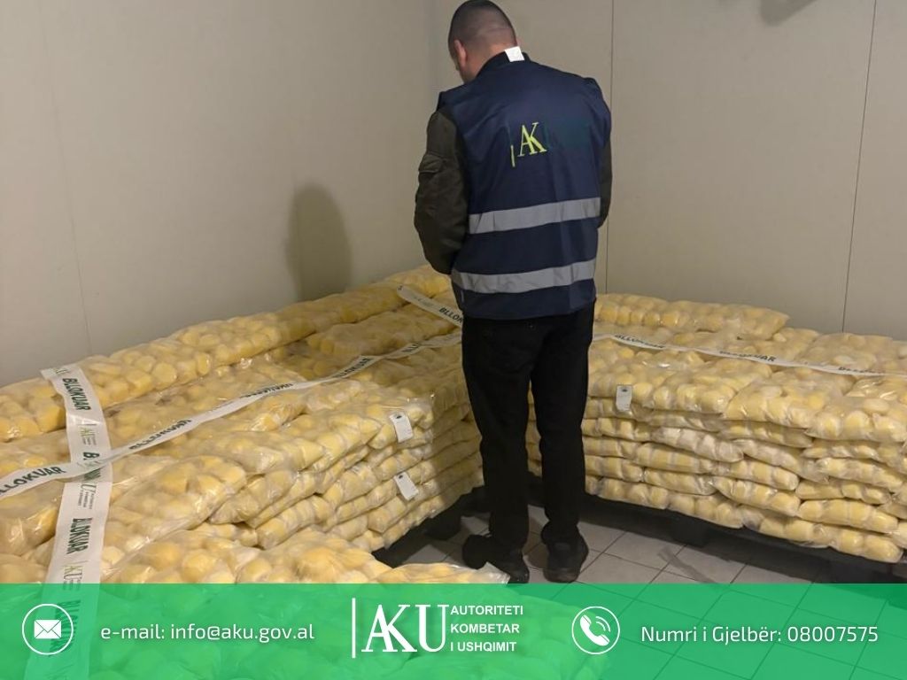 AKU kontroll në një baxho në Fier që tregtonte produkte të pasigurta dhe pa etiketë  Bllokohen gjalpë  djathë dhe gjizë