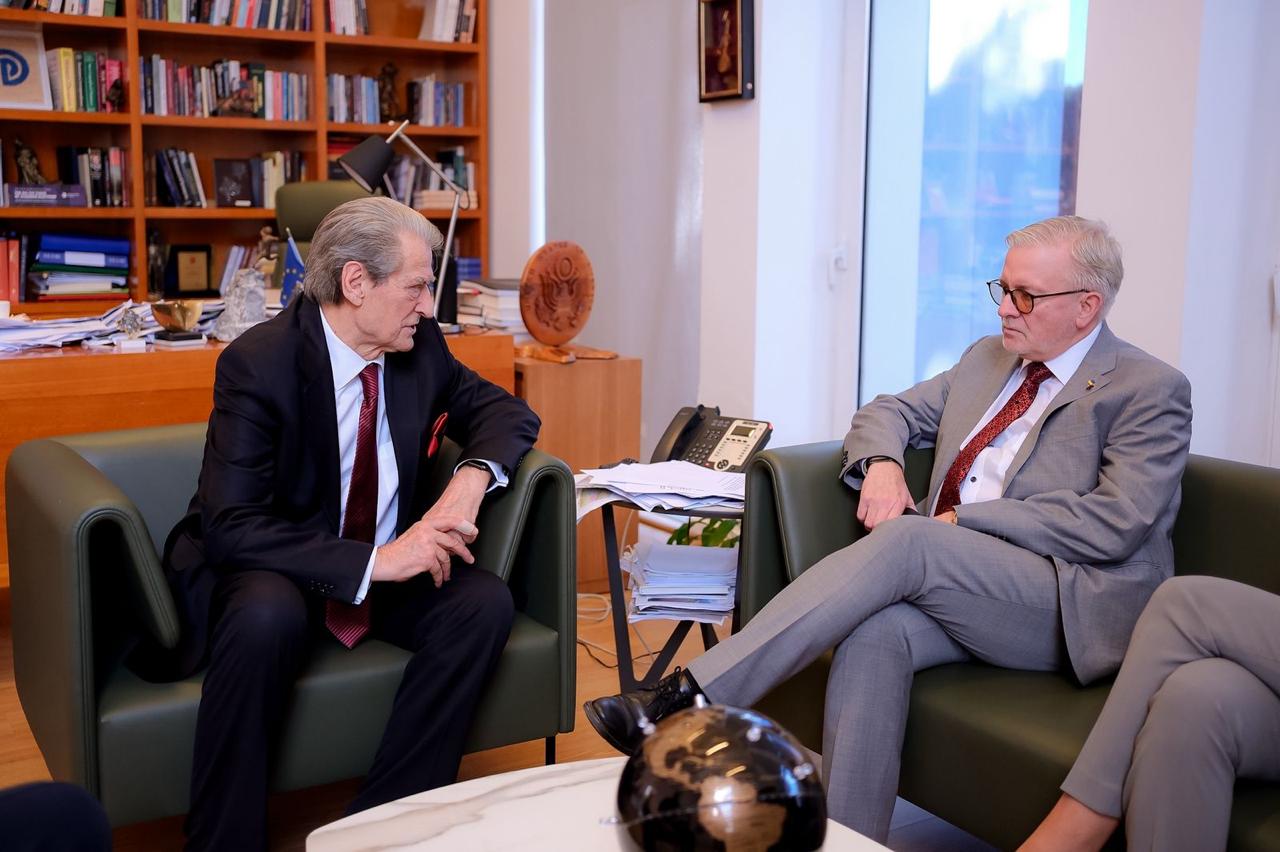FOTO  Zbardhet takimi i Berishës me eurodeputetin Gahler  kreu i PD  Skandali  Balluku  po përdoret nga Rama kundë   