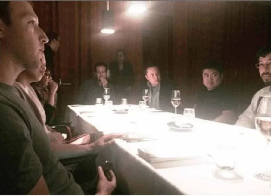  Darkë e çmendur   Epstein dhe lidhjet me personazhe të njohur  foto me Musk dhe Zuckerberg