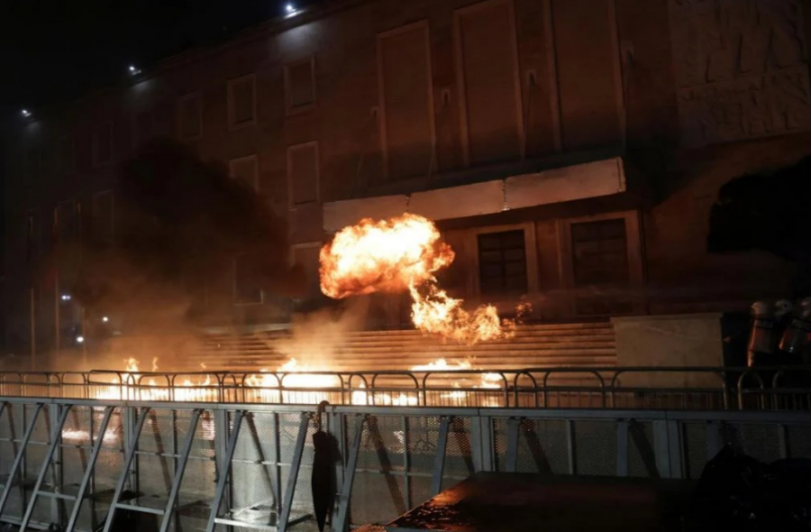 trazira-ne-tirane-media-publike-austriake-orf-jehone-protestes-se-opozites-tensionet-u-pershkallezuan-pas-akuz