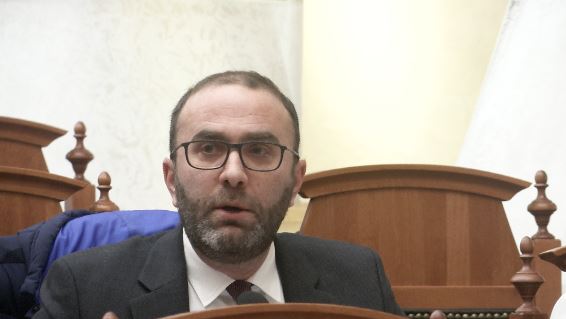  Mos provokoni opozitën    Bardhi nga Kuvendi  Të mbahet seancë urgjente për Ballukun  hiqjani imunitetin  Po mbroni të korrup   