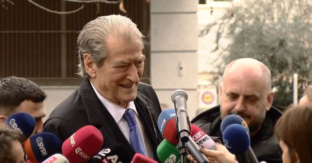  Ku u gjetën lekët për të blerë stilolapsa në fushatë     Berisha nuk kursen batutat para SPAK  Thërrasin njerëz dhe pyesin ku   