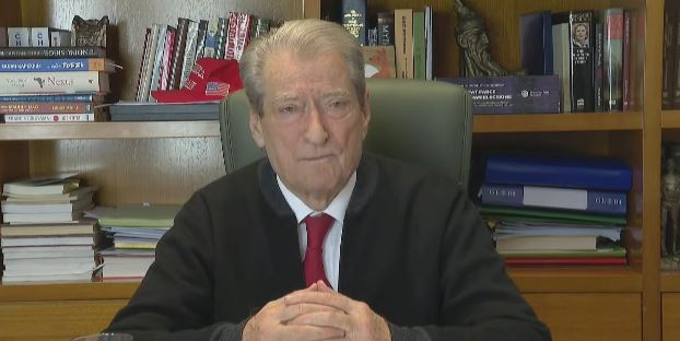 VIDEO   Rama nuk udhëtoi dot drejt Mynihut  s ishte i denjë   Berisha batuta  I  ngeli në dorë  Dashi 