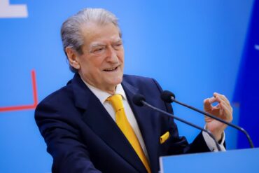 Ecef4c6d 3a5e 45e6 B4f3 Faf074d3e794