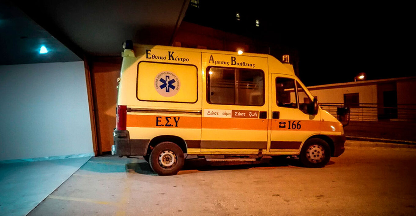 Tragjedi në Greqi  Shkeli gabimisht gazin teksa parkonte dhe përplasi për vdekje nënën  arrestohet vajza