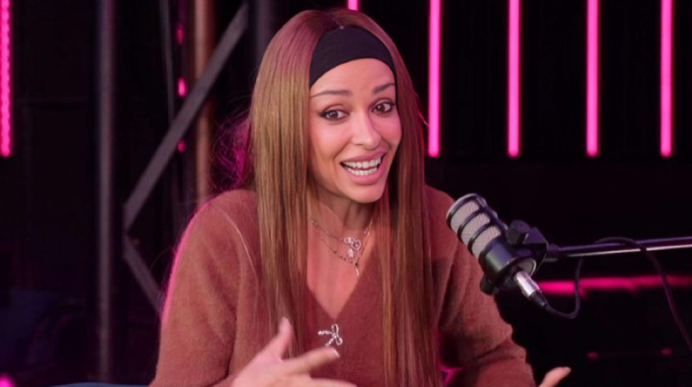  Kush pashë ashensorin për herë të parë    Eleni Foureira kujton jetën e saj në Shqipëri  Mami im e bënte bu   