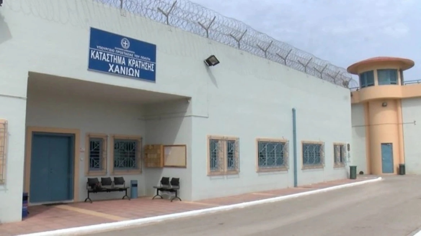 Vrau me thikë pakistanezin në qeli, dënohet me burg përjetë i burgosuri shqiptar në Greqi