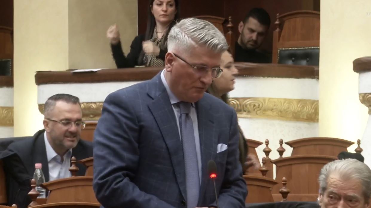 “Frika nga revolta do ju ndjekë sërish më 20 shkurt”/ Gjekmarkaj: Askush prej jush nuk foli për dhunën ndaj deputetit Nallbati. Pse duhet të shndërrohemi në…