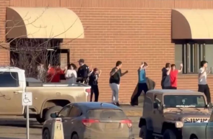 Kreu masakër me armë në një shkollë në Kanada dhe më pas u vetëvra  18 vjeçari kishte paralajmëruar krimin në ChatGPT