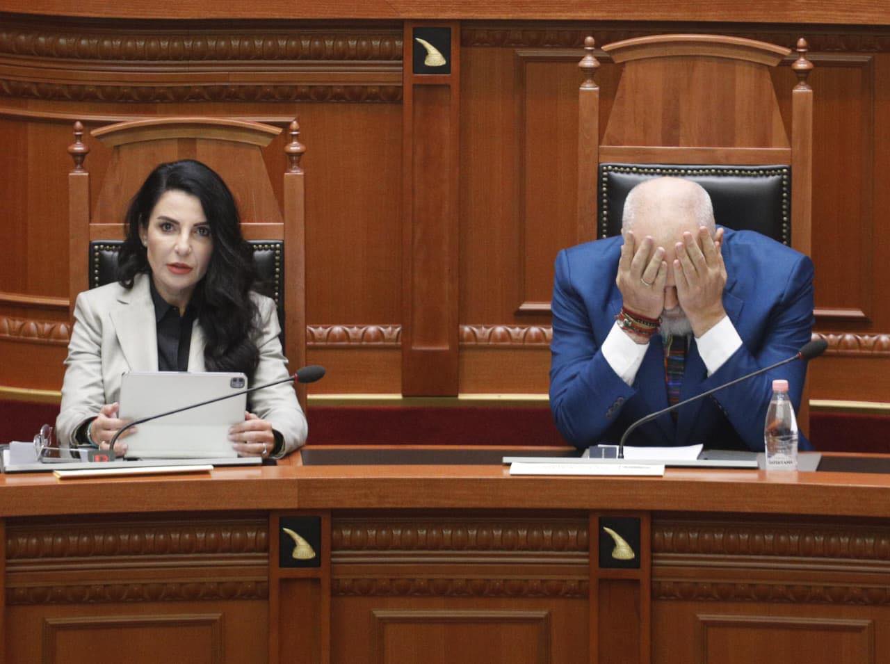 Pezullimi i Ballukut  Belind Këlliçi  Sot u rrëzua qeveria më e korruptuar në Europë 