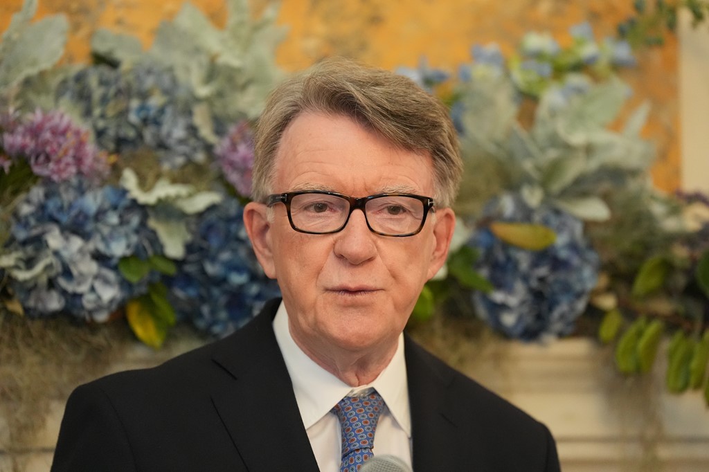 Akuzat se Mandelson i ka dhënë informacione qeveritare  Epstein    Sky News   Policia nis hetimet 
