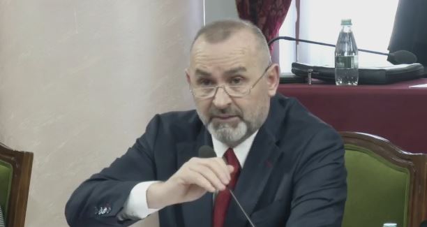 SPAK kërkon arrestimin e Ballukut  PS mbledh grupin  prezantohen ndryshimet në ligj për pezullimin e ministrave  Manja  Nuk cë   