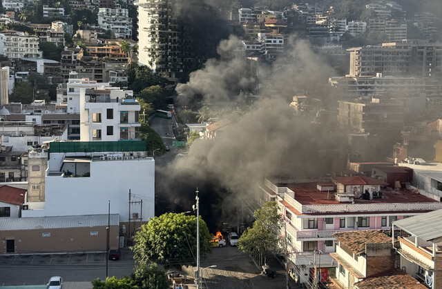 FOTO  Bllokohen rrugët  digjen mjetet dhe ngrihen barrikada në Meksikë pas vrasjes së  El Mencho   bosit të kartelit famëkeq t   
