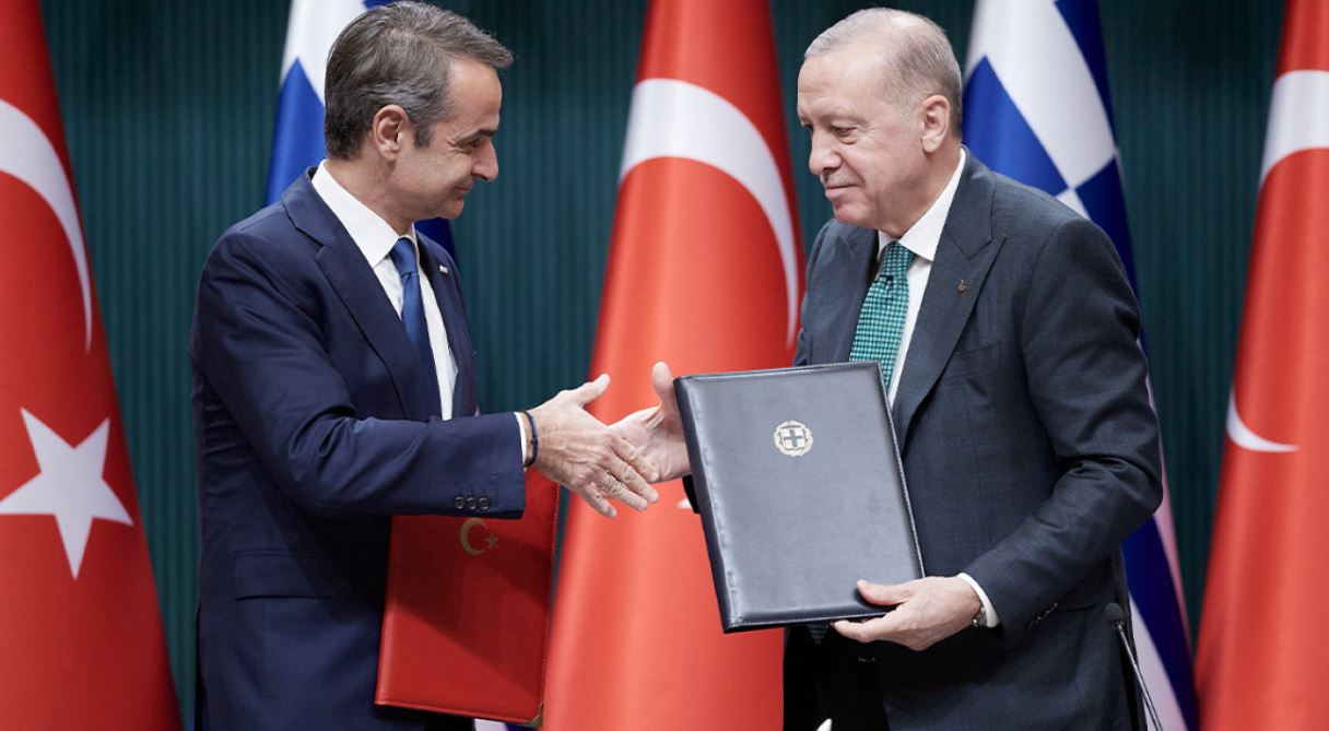  Koha për të hequr çdo kërcënim nga Turqia   Mitsotakis dhe Erdogan takim në Ankara  Presidenti turk  Do të përpar   