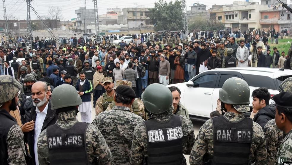 31 të vrarë nga sulmi vetëvrasës në një xhami në Pakistan