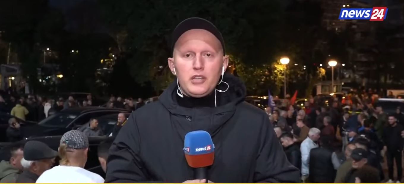 Protesta kombëtare e opozitës  qytetarë e mbështetës të PD mblidhen para Kryeministrisë