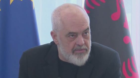 Ish deputeti i PD  Kryeinspektor   Nga poezia te romani   Rama me Dashnor Sulën  As mua s më ka kursyer ku  ta shohim tani se    