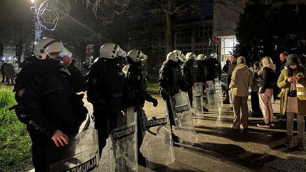 Zgjedhjet lokale në Serbi/ Vëzhguesit dhe mediat ndërkombëtare: Terror ndaj zgjedhësve, dhunë dhe blerje votash