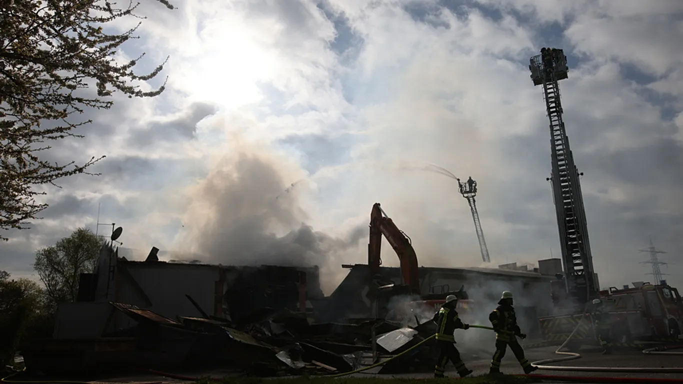 Prag tragjedie në Gjermani  Qindra persona evakuohen pas flakëve në klubin e natës