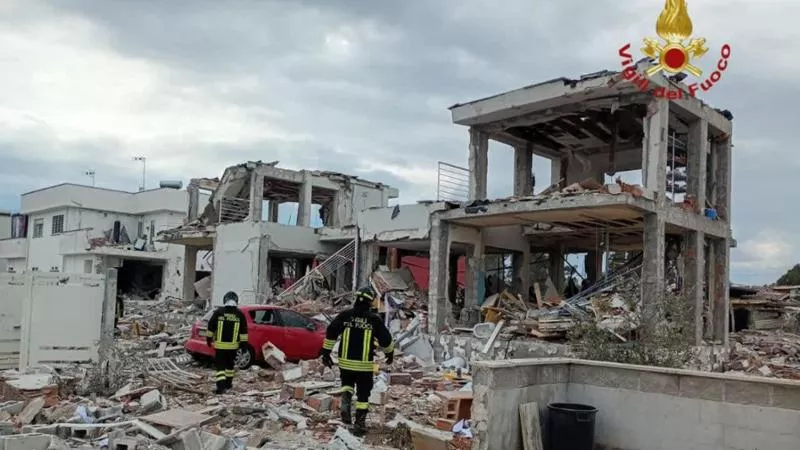 Shpërthim i fuqishëm në Romë  shembet pallati dhe tre banesa  Dy persona të plagosur dhe dhjetëra të evakuuar  nën rrënojaR   