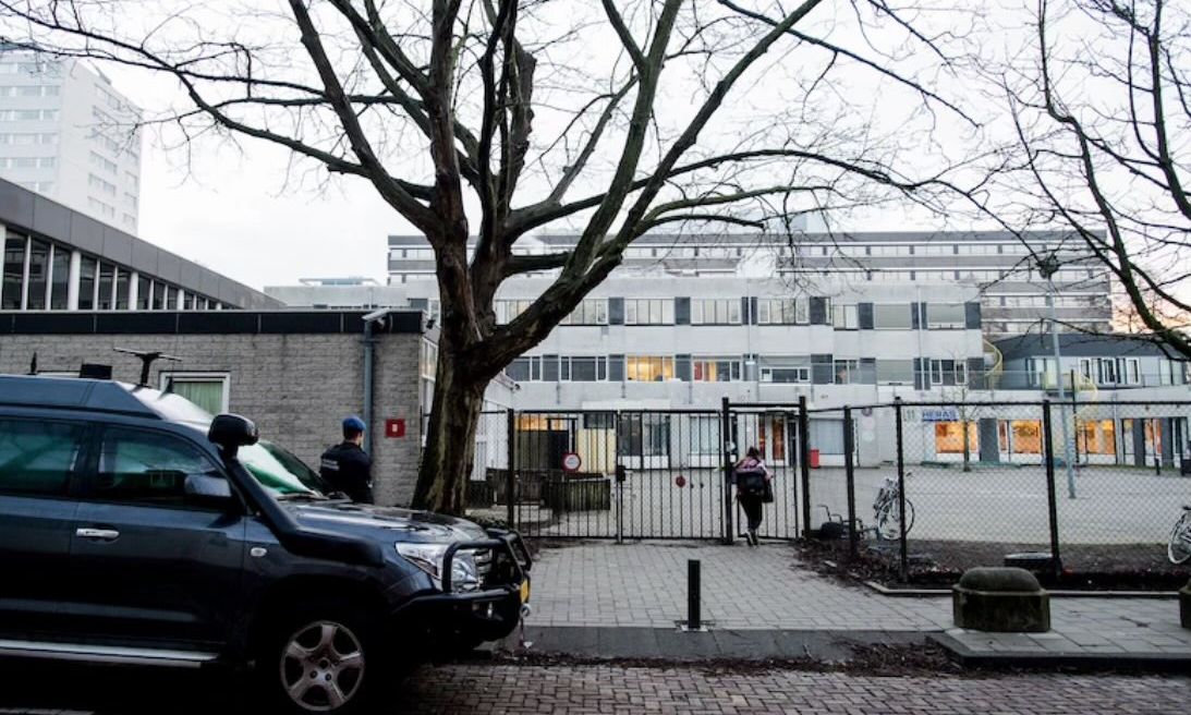 Shpërthim në një shkollë hebraike në Amsterdam  Autoritet  Akt i qëllimshëm 