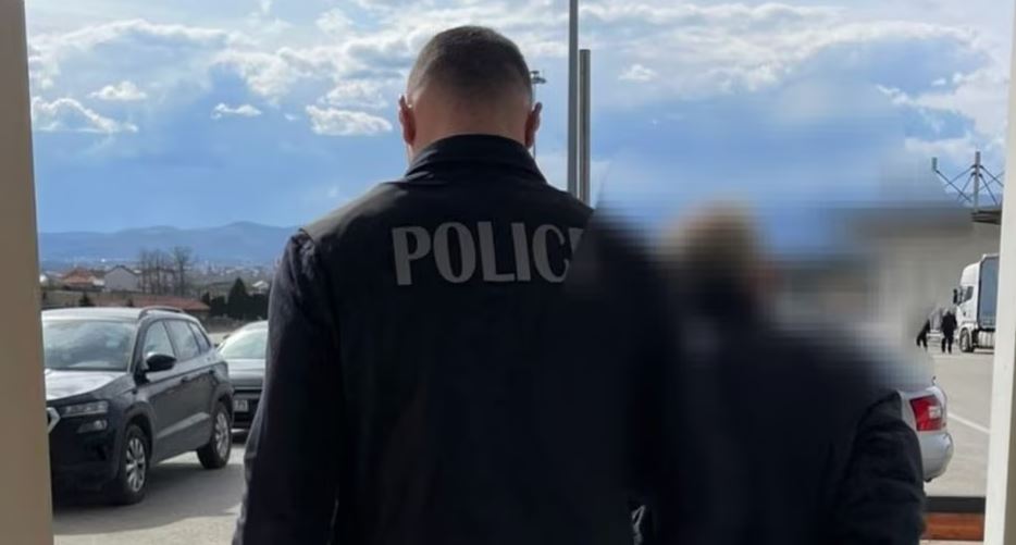 Akuzohet për krime lufte në Prishtinë në vitin 1999  Kosova arreston ish pjesëtarin e forcave serbe