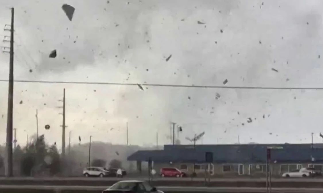 Tornado vdekjeprurëse në Michigan  raportohet për viktima dhe dëme materiale